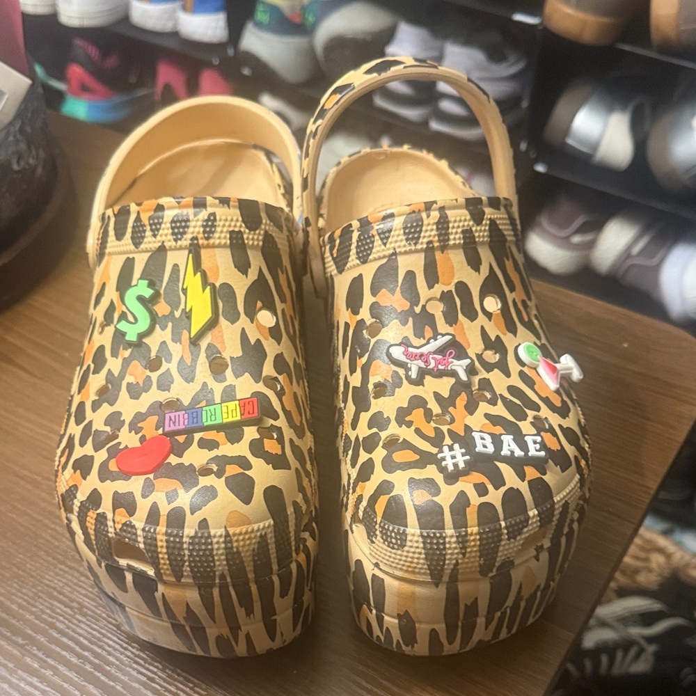 Kids Leopard Print Clog Shoes with Fun Charms - Tan/Brown